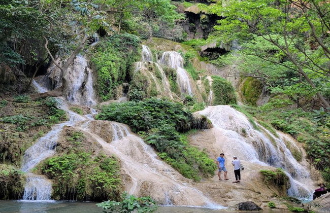 Full Day Trip to Kanchanaburi with Erawan Waterfalls - Foto 2